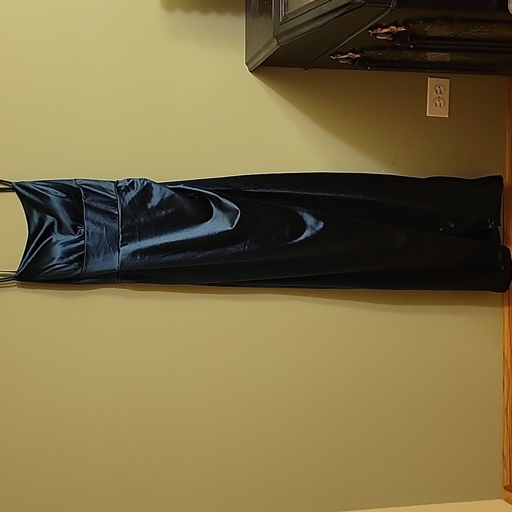SEASON END SPECIAL Windsor dark green long formal party  EUC